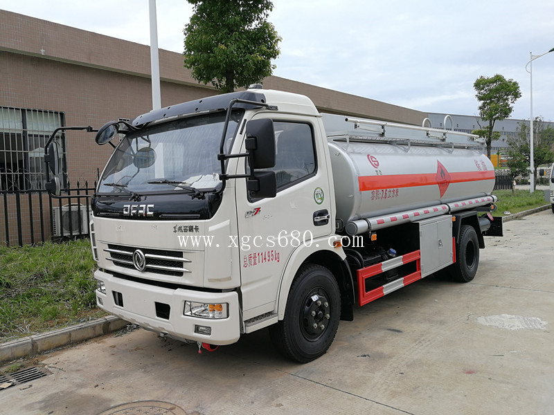 廈工楚勝油罐槽罐專用車廠家官網(wǎng)_移動加油站運油車_危險品液體運輸車改裝廠_鋁合金液罐運輸運油車價格_飛機加油越野油罐車_全地型四驅(qū)油罐加油車_殯葬殯儀車改裝廠_混凝土攪拌水泥罐車_液化氣運輸罐車圖片_廠家直銷二手國三國四油罐車礦區(qū)專用大馬力槽罐車